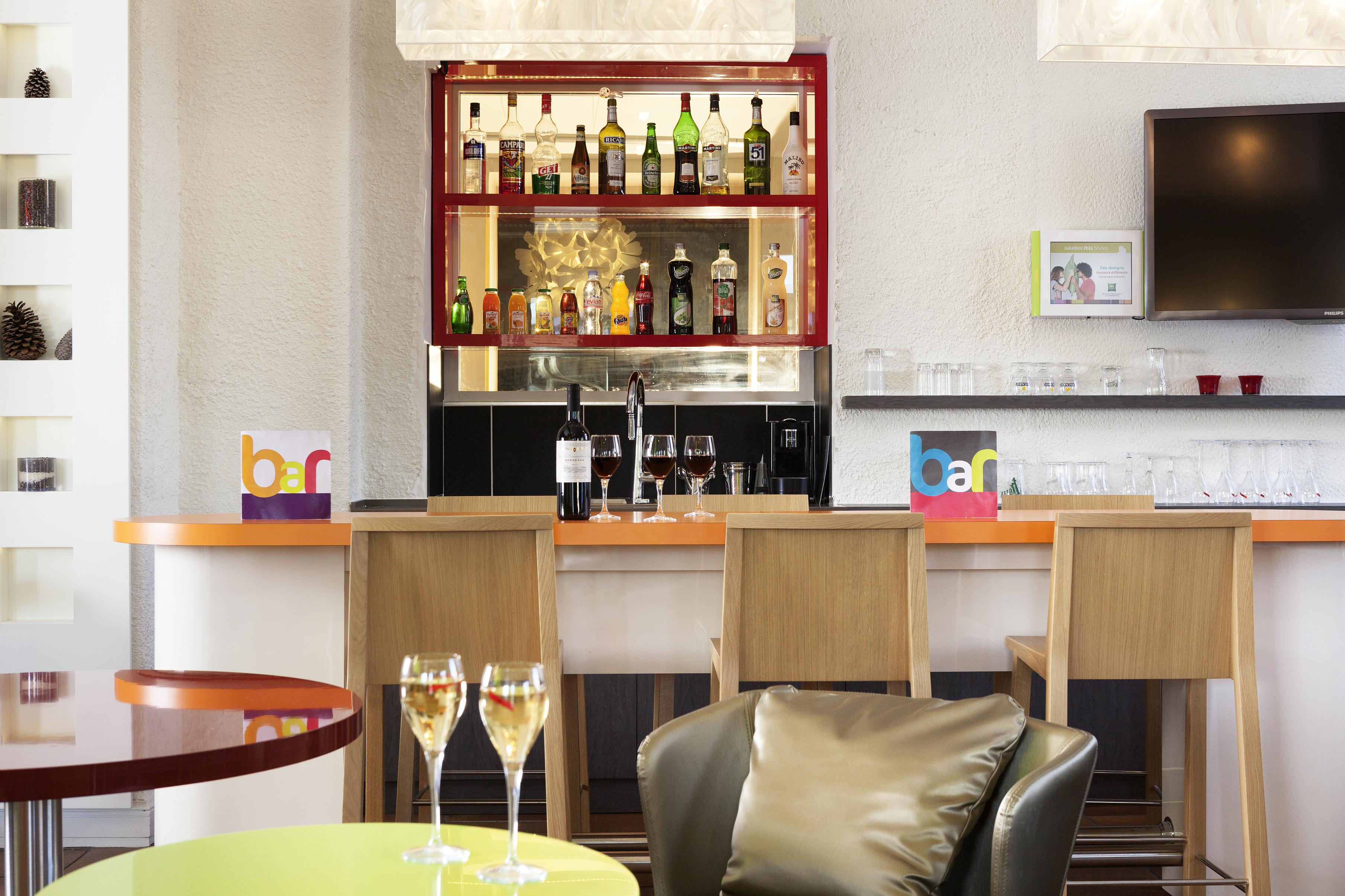 Ibis Styles Bayonne Hotel Bagian luar foto
